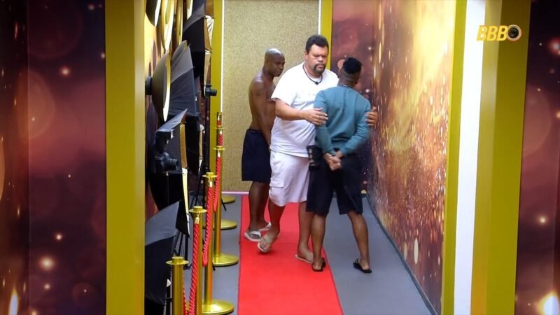 BBB Urgente: Edilson empurra rosto de Leandro Boneco e pode ser expulso
